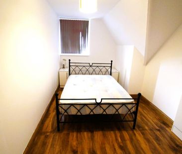 3 bedroom flat to rent - Photo 4