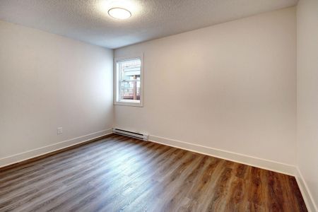 2 Bedroom - Renovated - Photo 5