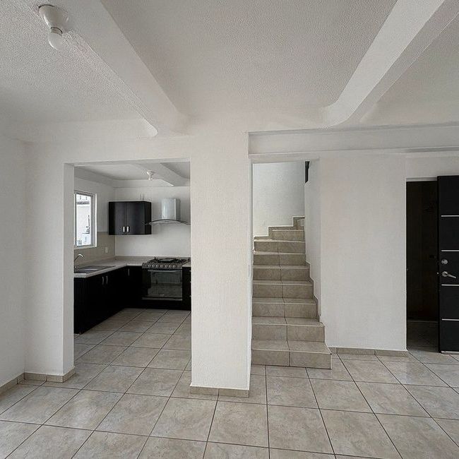 Casa en Renta en Av. Mallorca - Boulevard de la Nación - Photo 1
