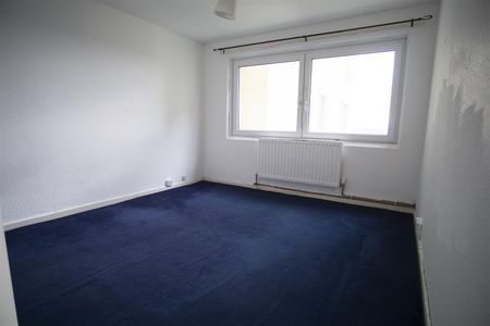 2 Bed Flat to Let on Sandown Court, Avenham Lane, Preston - Photo 2