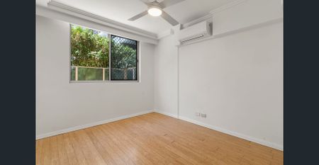 Centrally located apartment with building amenities - Photo 3