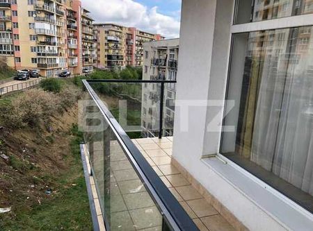 Un apartament primitor si spatios, perfect pentru ceea ce cauti! - Photo 2