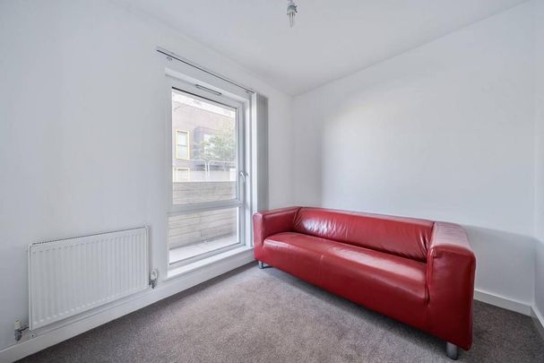 3 bedroom flat to rent - Photo 1