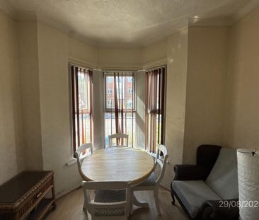 4 bedroom terraced house to rent - Photo 4