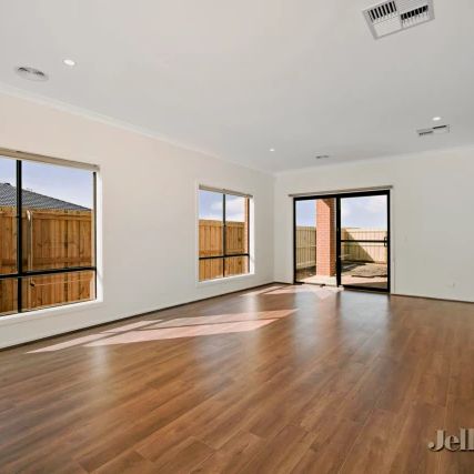 4 Bed, 2 Bath - Photo 1