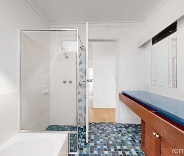 SPACIOIUS FAMILY HOME - Photo 4