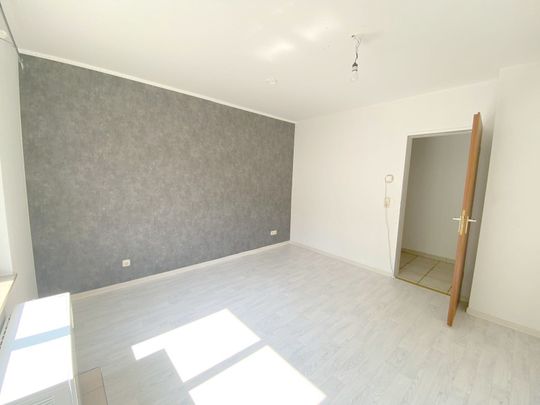 Trier-Heiligkreuz: Stadtnahe 3 ZKB- Wohnung mit Balkon, Einbauküche & Tiefgaragenplatz – wird umfassend renoviert! - Foto 1