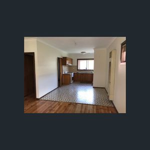 LOCATION LOCATION LOCATION WALKING DISTANCE TO COBURG STATION AND 5 MINS TO SYDNEY RD SHOPPING HUB. - Photo 2