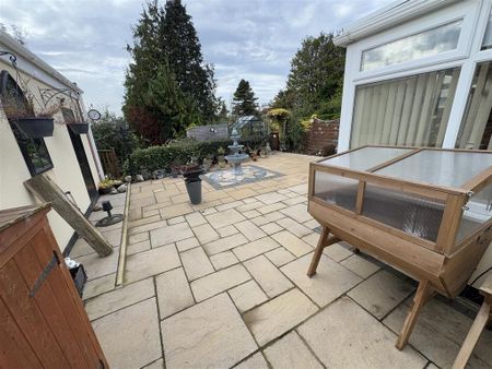 3 bedroom semi-detached bungalow to rent - Photo 2