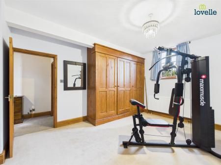 3 bedroom Detached house To Let - Photo 4