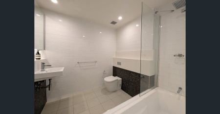 Modern One BEDROOM APARTMENT - Photo 4