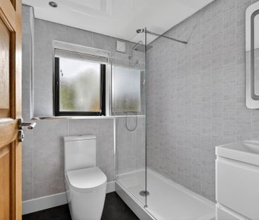 37 Drumadoon Square, Dundonald, Belfast, BT16 2QN - Photo 5