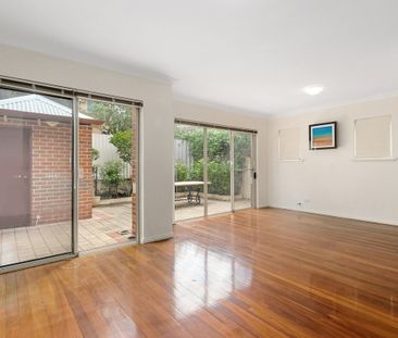 TOWNHOUSE IN GREAT LOCATION - Photo 2