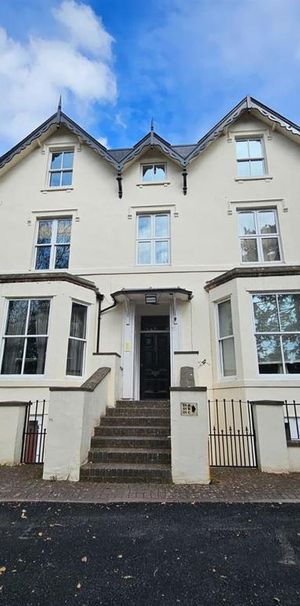 2 bedroom flat to rent - Photo 2