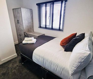 6 bedroom terraced house to rent - Photo 4