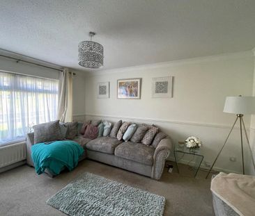 3 bedroom end of terrace house to rent - Photo 1