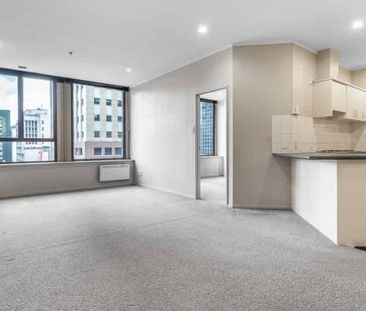 Close to the centre of it all! - Photo 1