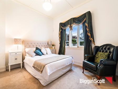 CHARMING 2 BEDROOM HOME WITH LEAFY OUTLOOK - Photo 2