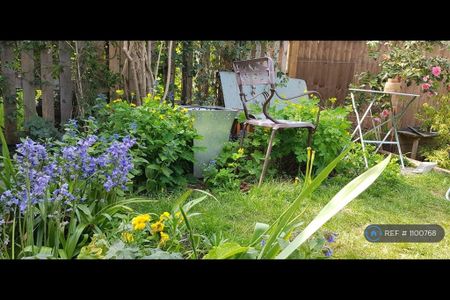 1 bedroom in a house share to rent - Photo 5