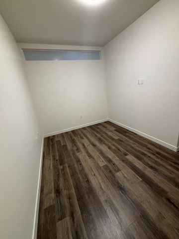 1 Bedroom - Photo 2