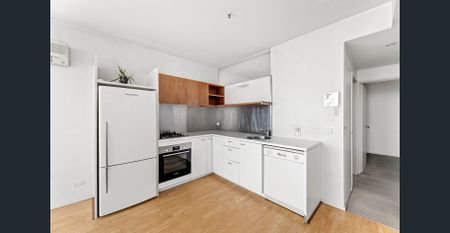 Inner-City Living in a Boutique Block at the Paris End of Flinders Street - Photo 2