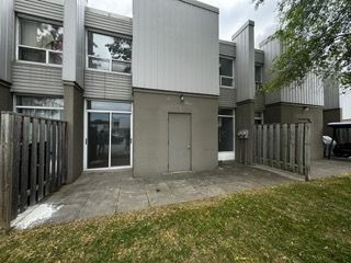 For Lease - 15 Lexington Avenue Unit# TH 5, Toronto, Ontario - Photo 2