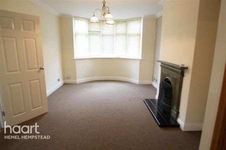 4 bedroom semi-detached house to rent - Photo 3