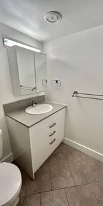 1 bedroom, 1 bathroom - Photo 3