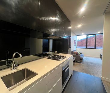 Furnished Modern Apartment in the Heart of Hawthorn East! - Photo 4