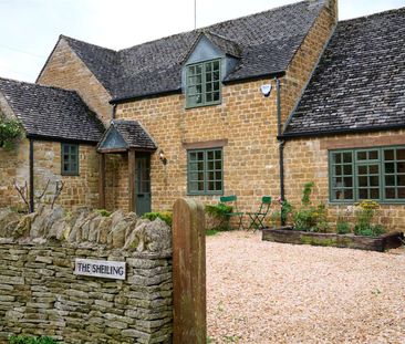 Handsome newly renovated home in the village of Oddington. - Photo 5