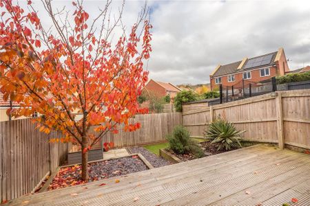 4 bedroom end of terrace house to rent - Photo 2