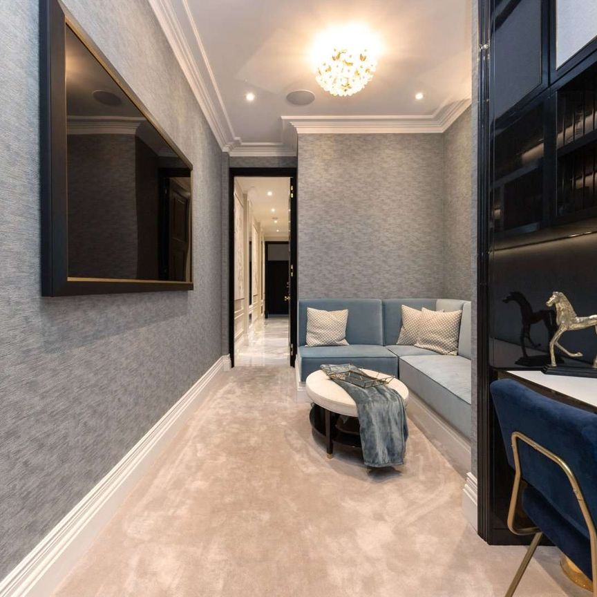 A stunning and exclusive three bedroom property on Charles Street, which has been newly refurbished to the highest specification. - Photo 1