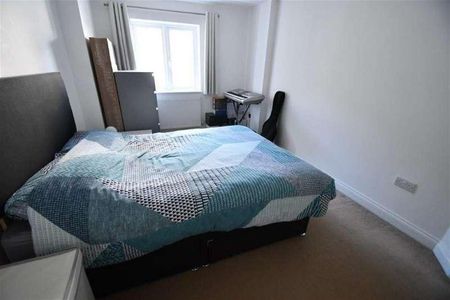 Bedroom Ground Floor Apartment In Godalming, GU7 - Photo 5