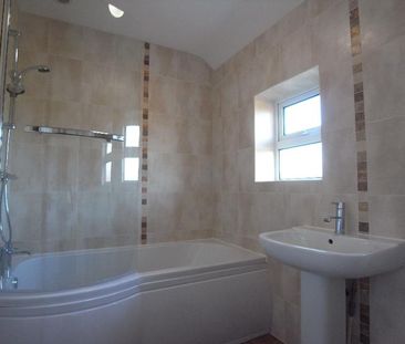3 bedroom semi-detached house to rent - Photo 4