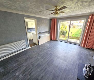 3 bedroom semi-detached house to rent - Photo 6