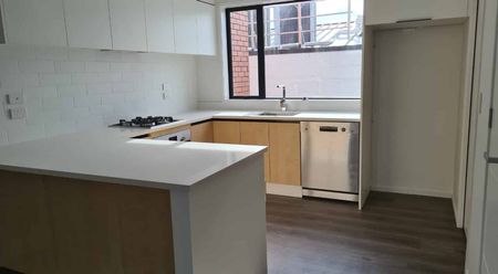 Popular Town House in the City! - Photo 3