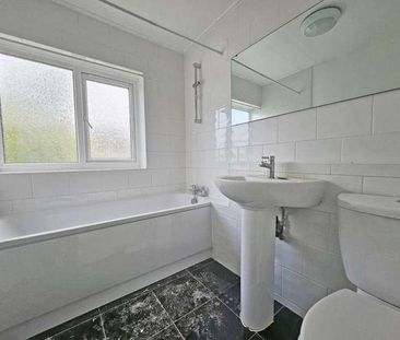 Buntingbridge Road, Ilford, IG2 - Photo 1