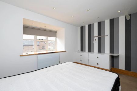 2 Bedroom Apartment - Purpose Built - Photo 4