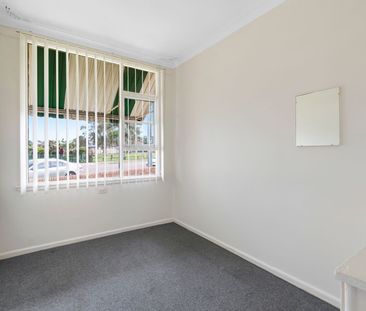 Two Bedroom Unit In The Entrance - Photo 5