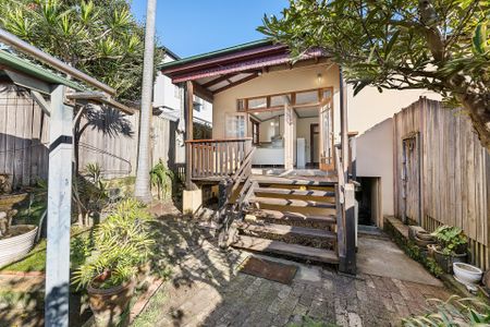 Generous Single Storey 3 Bedroom Home in a Walk-to Everywhere Lifestyle Location - Photo 5