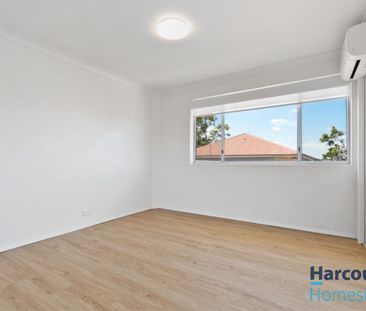 Unique Top-Floor Double-Storey Unit in Prime Woolloongabba Location - Photo 6