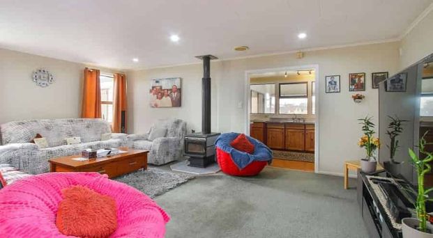 4-BEDROOM HOUSE FOR RENT WITH LARGE ROOMS - Photo 1