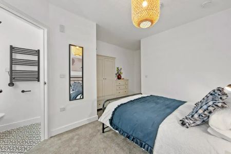 Hi-end Co-living in Clitheroe - Photo 3