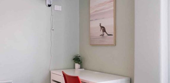 Single Room With Shared Bathroom - Photo 2