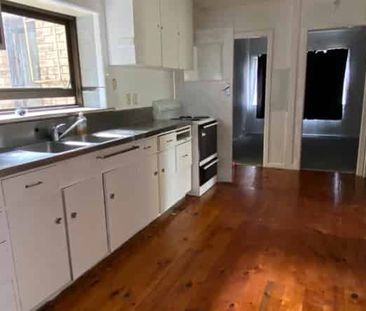 DRURY, 5 BEDROOMS - Photo 4