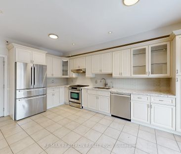 For Lease - 70 Earl Stewart Drive, Aurora, Ontario - Photo 4