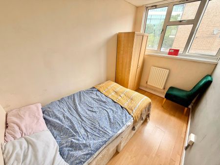 Room 3, Llandovery House, Chipka Street E14 3LE - Photo 2