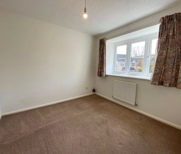 3 bedroom House in Munday Court, Binfield - Photo 2