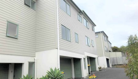 Home in Handy Location - Photo 4