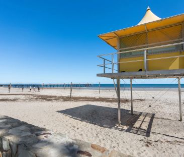 Beautiful Two Bedroom Apartment with Sea Views in the Heart of Glenelg - Photo 2